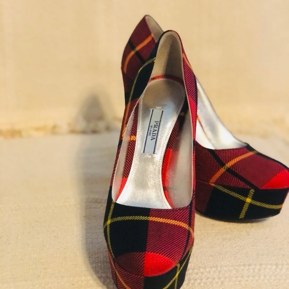 Plaid platform pumps.